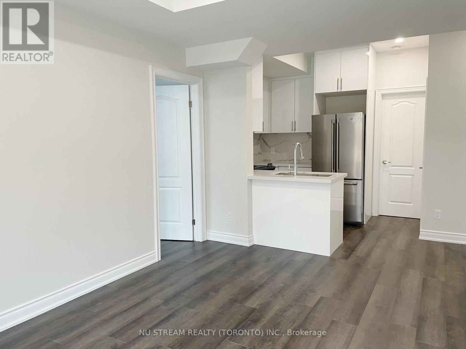 Photo 4 of Lower 10 Drizzel Crescent, Richmond Hill ON