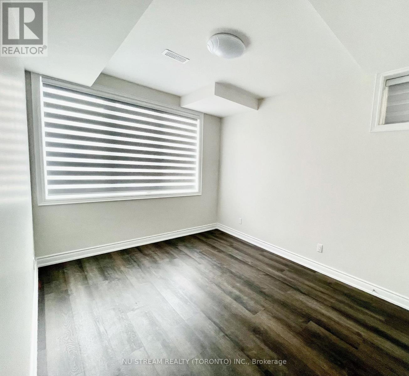 Photo 5 of Lower 10 Drizzel Crescent, Richmond Hill ON