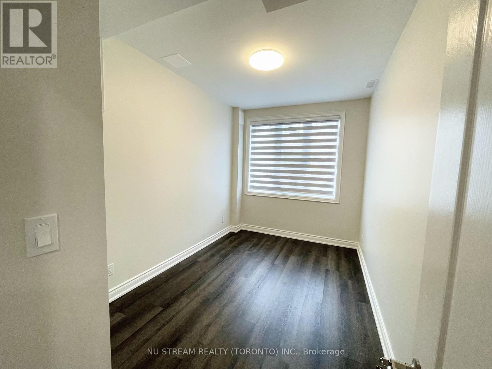 Photo 2 of Lower 10 Drizzel Crescent, Richmond Hill ON
