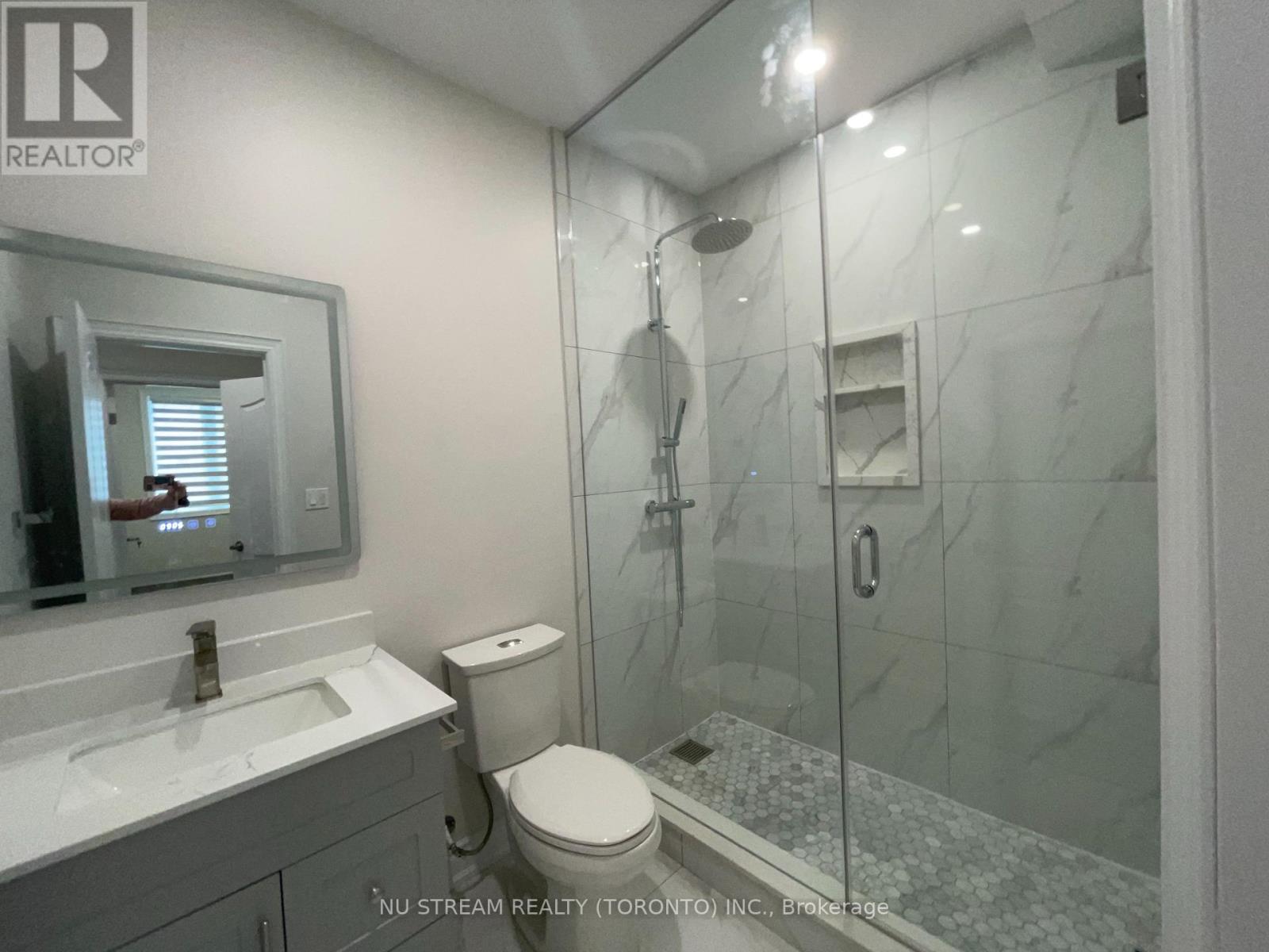 Photo 8 of Lower 10 Drizzel Crescent, Richmond Hill ON