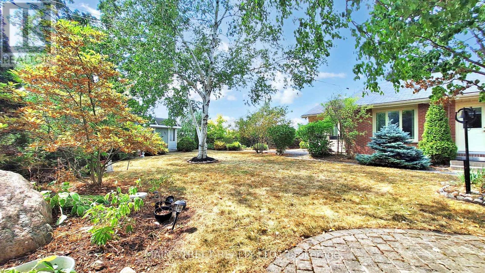 Photo 32 of 15 Windor Court, Brock ON