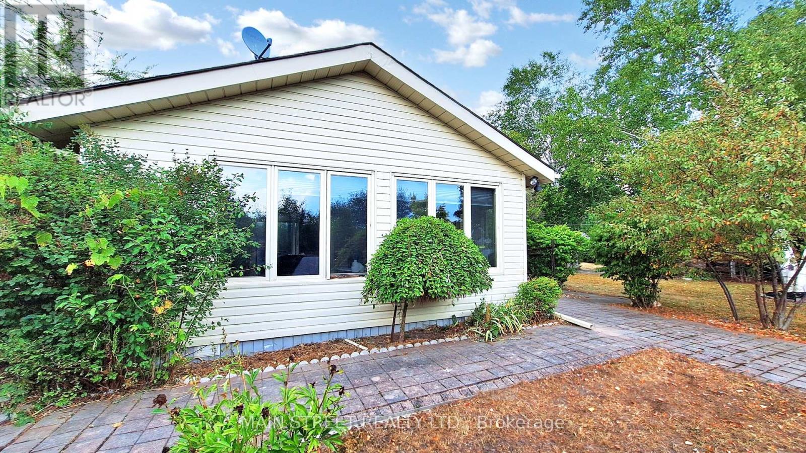 Photo 41 of 15 Windor Court, Brock ON