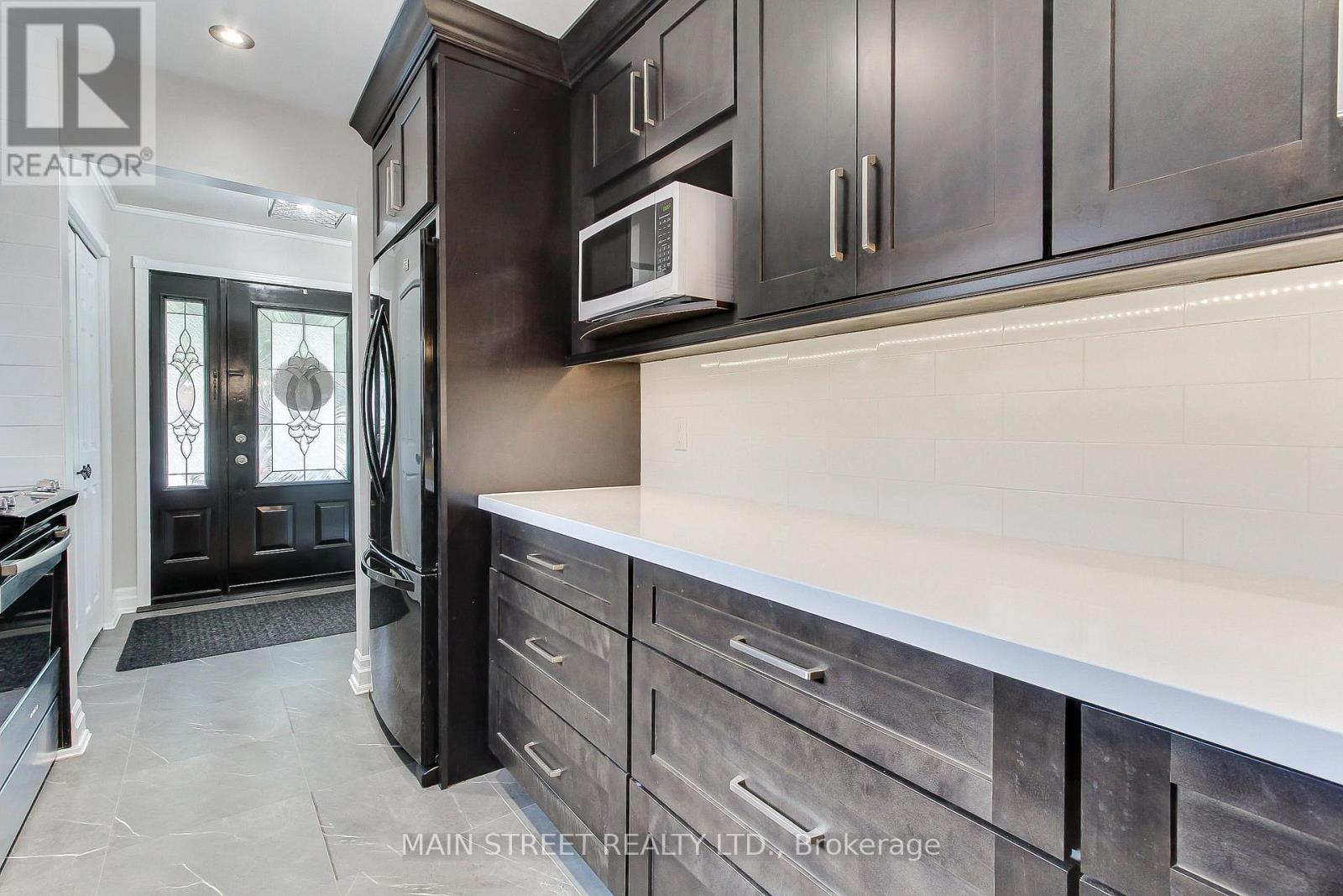Photo 29 of 124 Lee Avenue, Bradford West Gwillimbury ON
