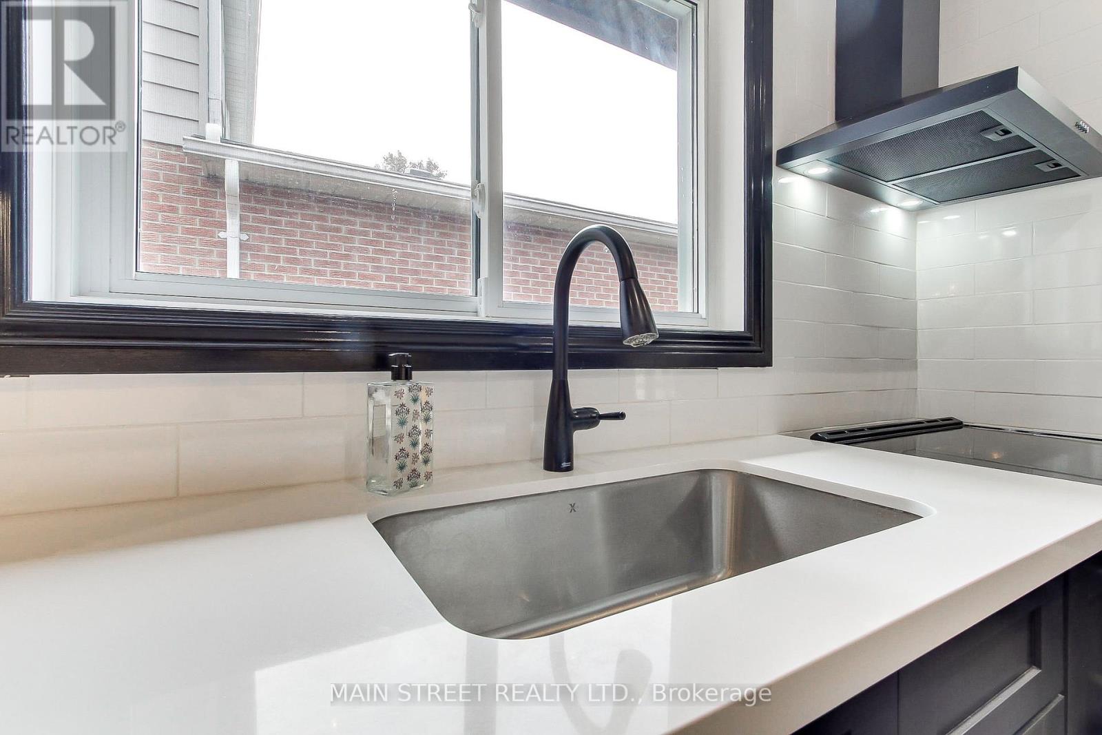 Photo 14 of 124 Lee Avenue, Bradford West Gwillimbury ON