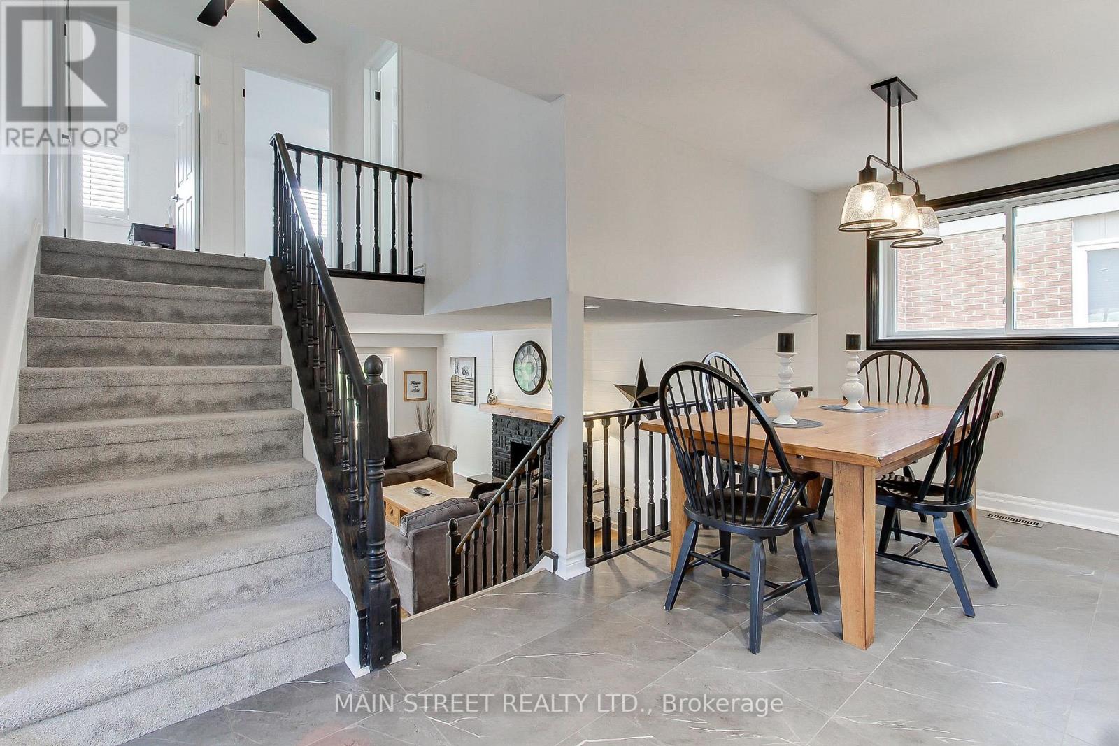 Photo 5 of 124 Lee Avenue, Bradford West Gwillimbury ON