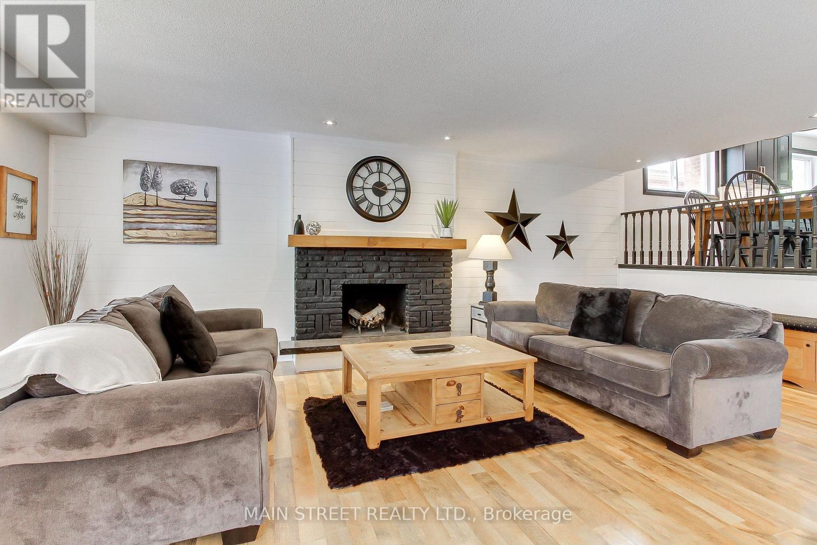 Photo 15 of 124 Lee Avenue, Bradford West Gwillimbury ON