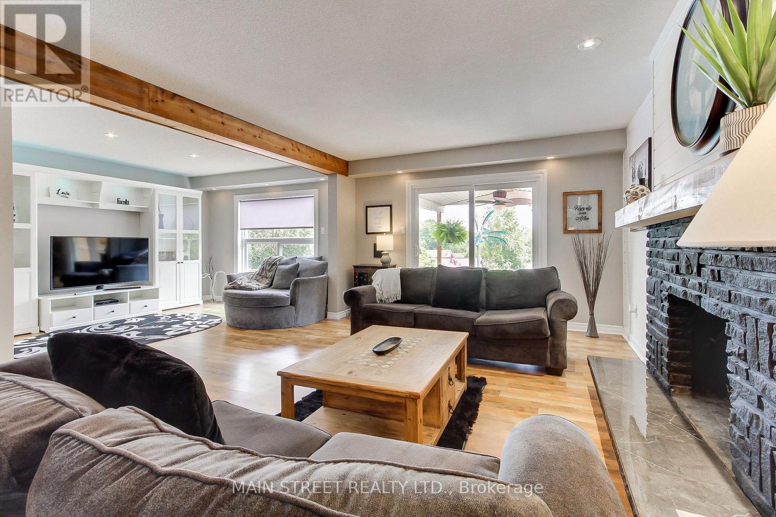 Photo 11 of 124 Lee Avenue, Bradford West Gwillimbury ON