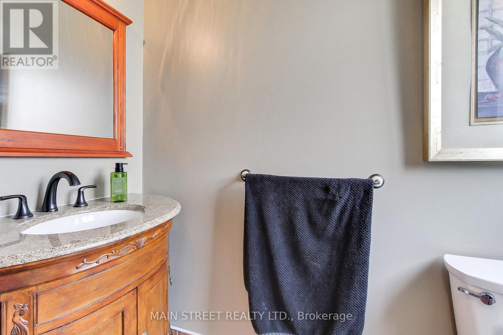 Photo 21 of 124 Lee Avenue, Bradford West Gwillimbury ON
