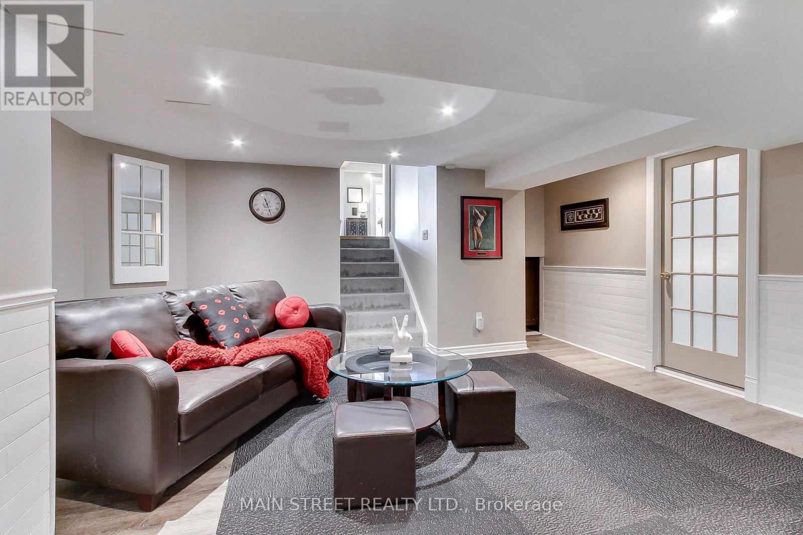 Photo 9 of 124 Lee Avenue, Bradford West Gwillimbury ON