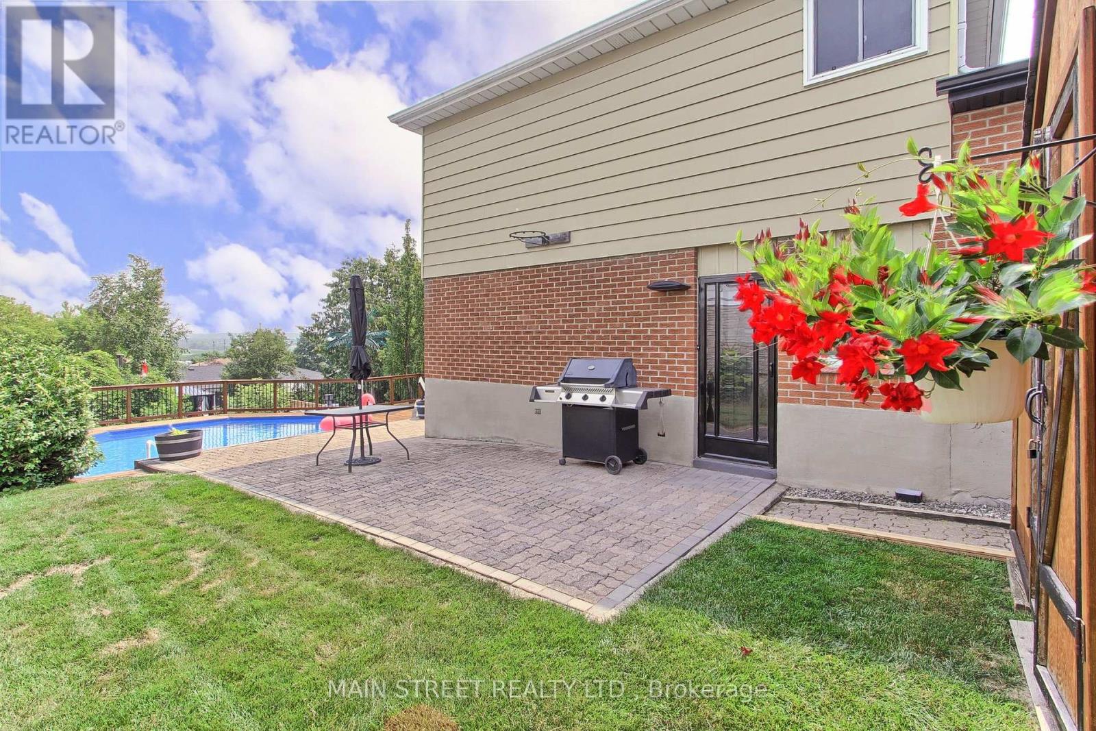 Photo 27 of 124 Lee Avenue, Bradford West Gwillimbury ON