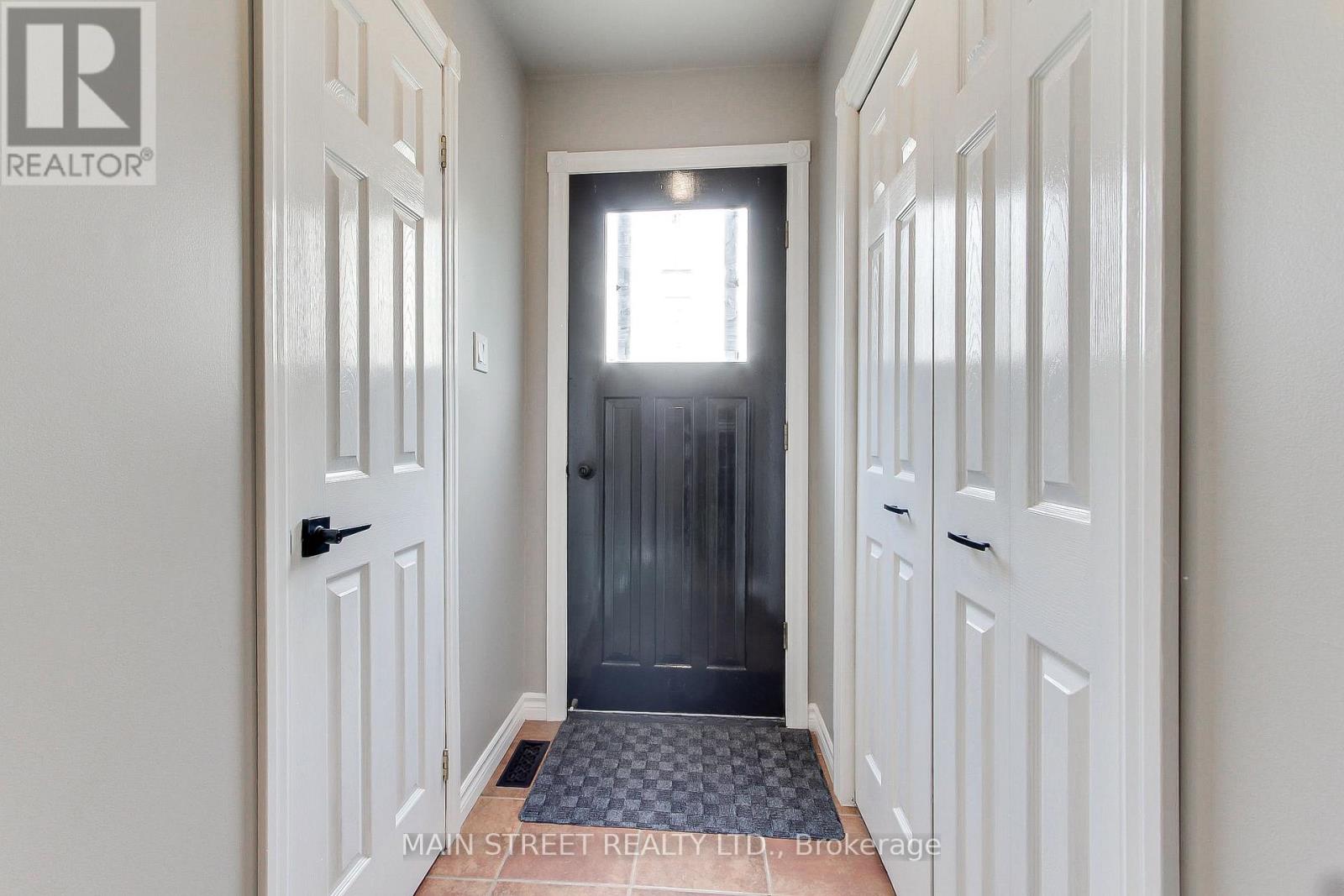 Photo 23 of 124 Lee Avenue, Bradford West Gwillimbury ON