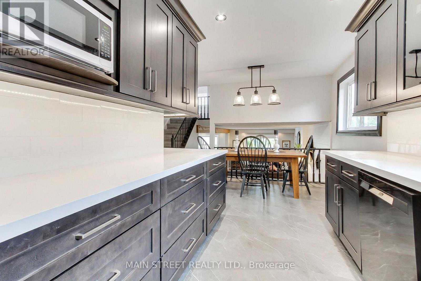 Photo 37 of 124 Lee Avenue, Bradford West Gwillimbury ON