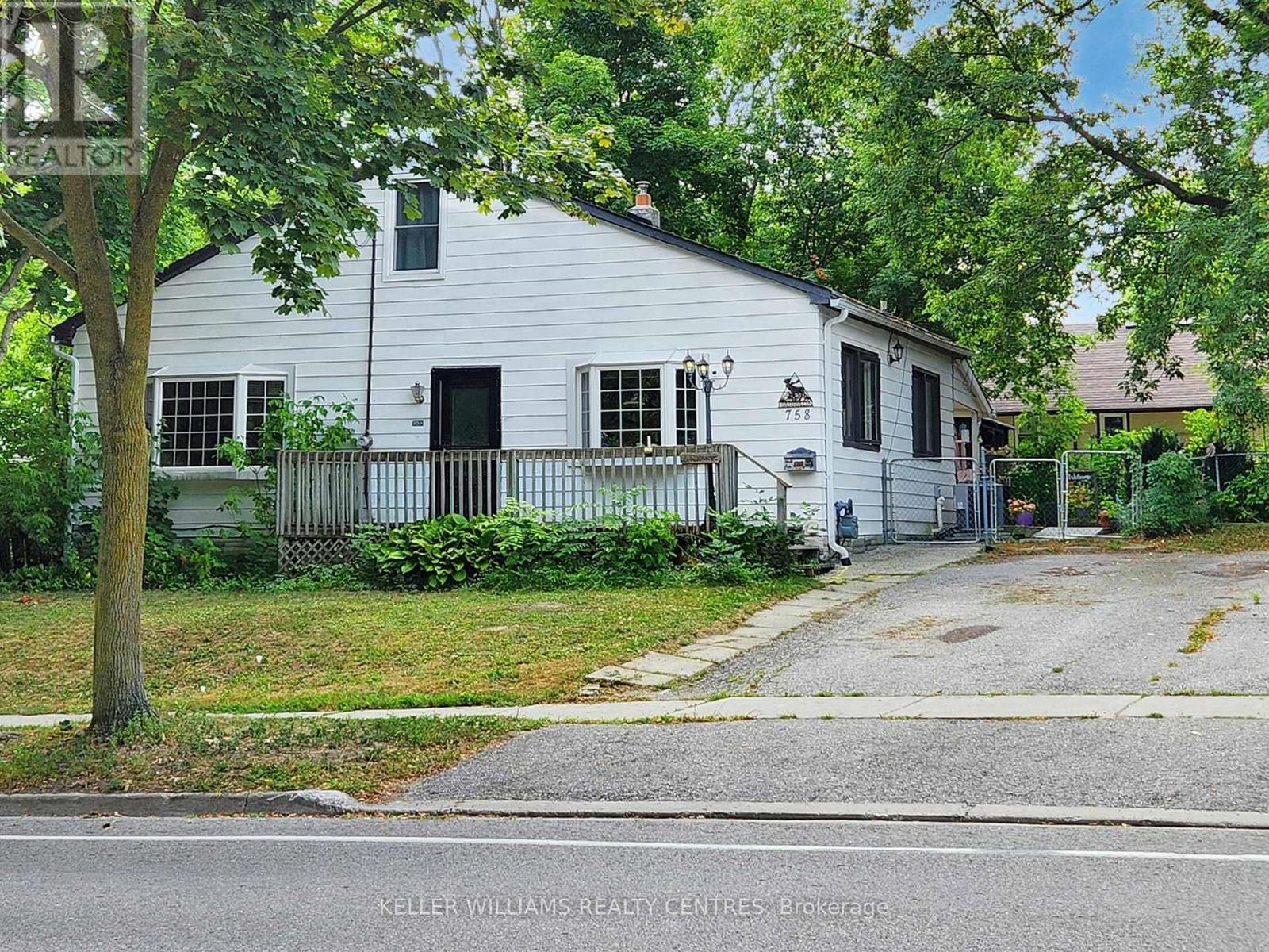 Photo 25 of 758 Srigley Street, Newmarket ON