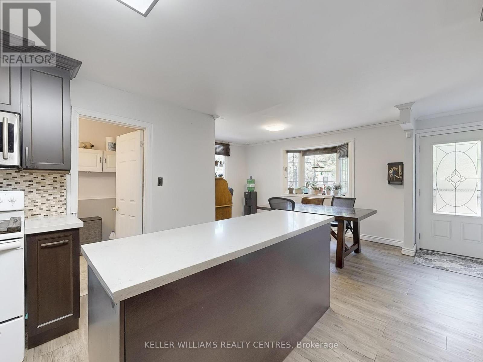 Photo 39 of 758 Srigley Street, Newmarket ON