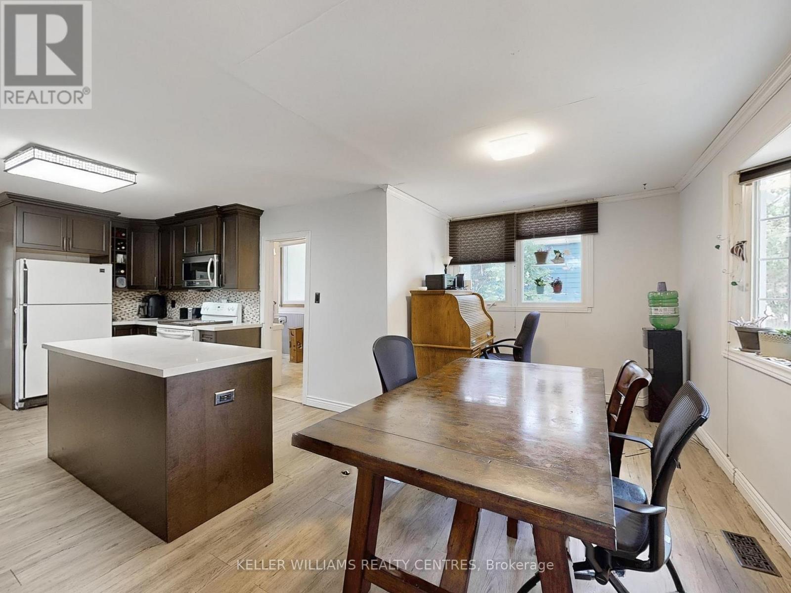 Photo 23 of 758 Srigley Street, Newmarket ON