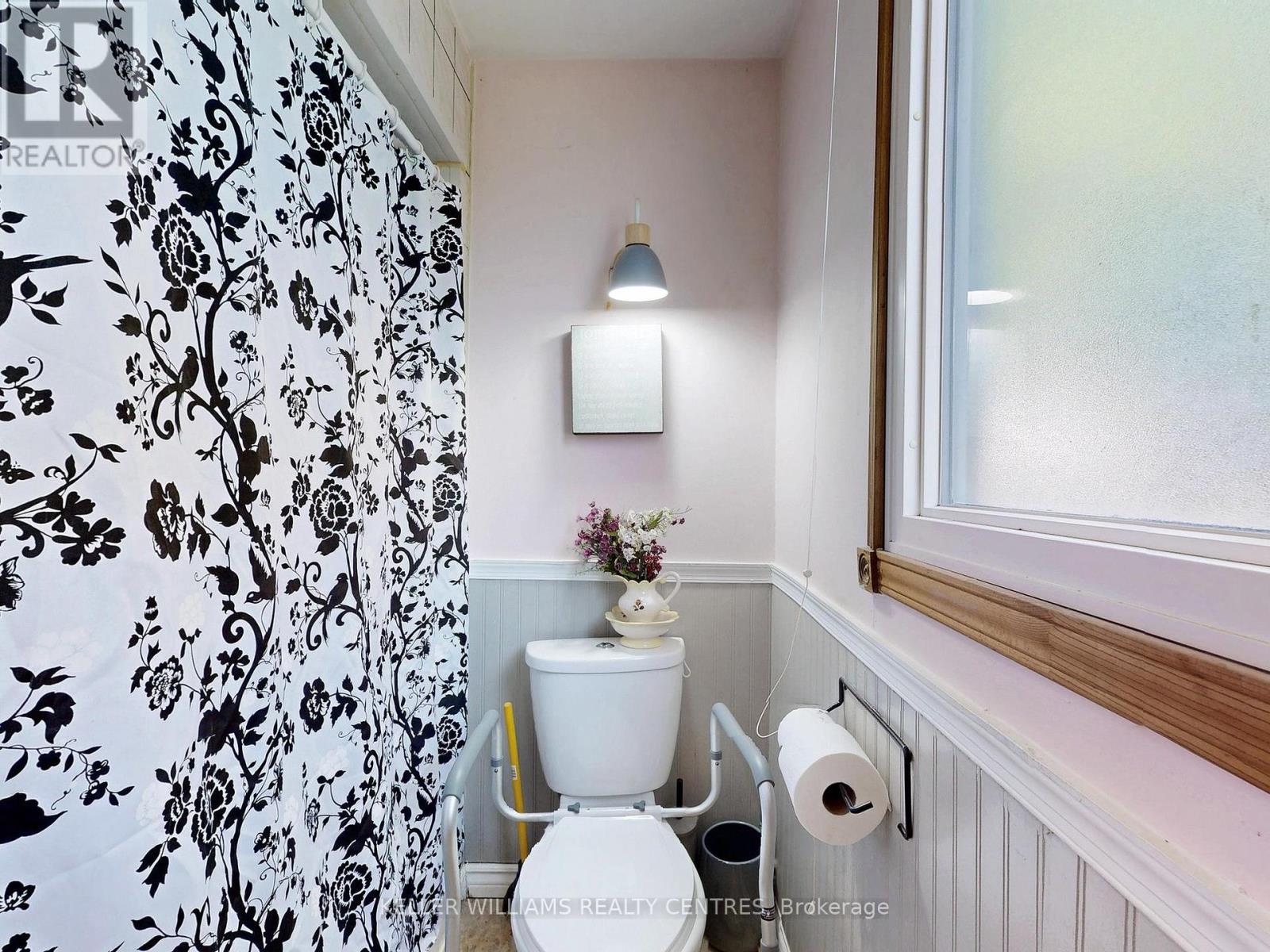 Photo 48 of 758 Srigley Street, Newmarket ON