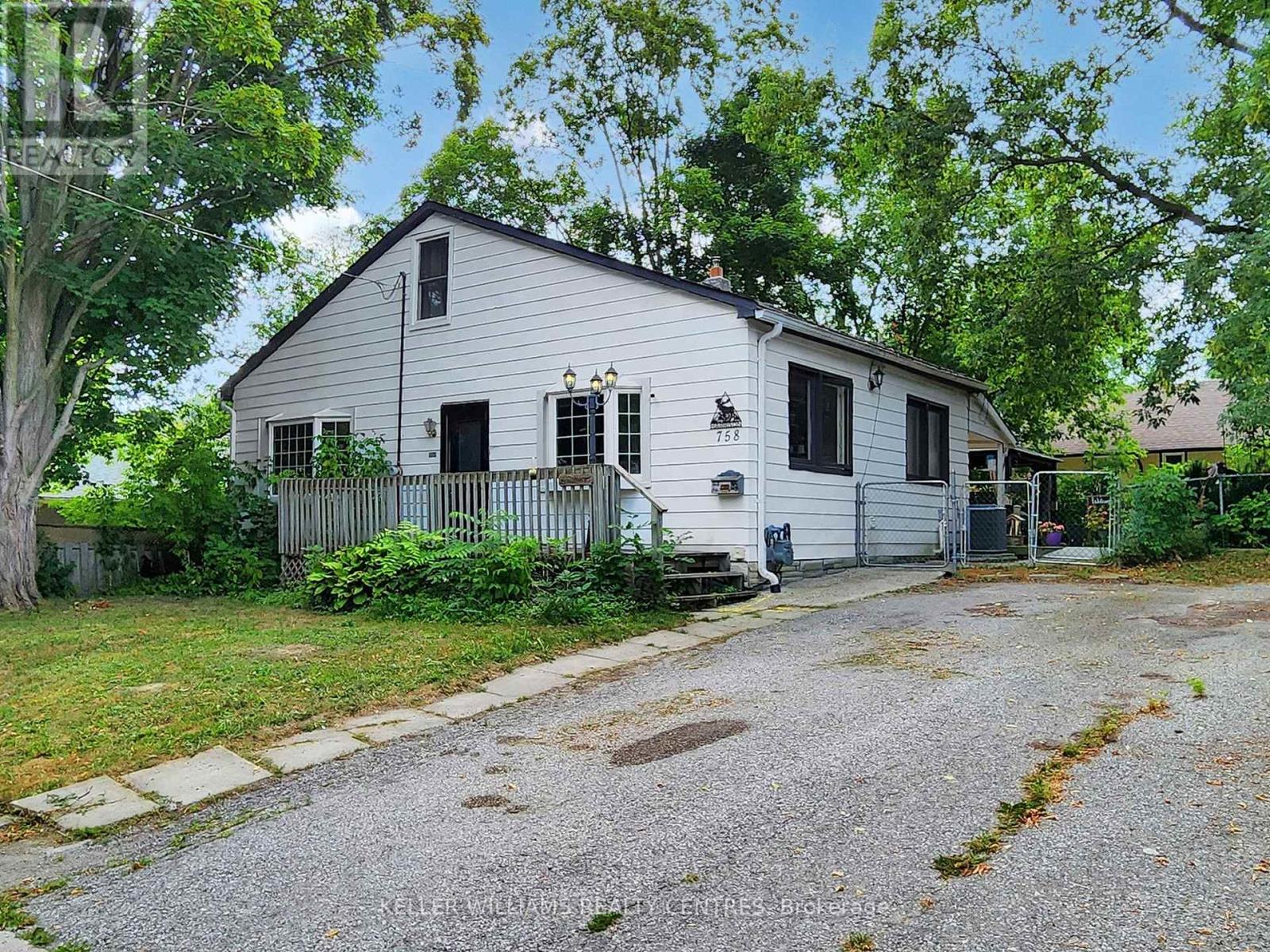 Photo 6 of 758 Srigley Street, Newmarket ON