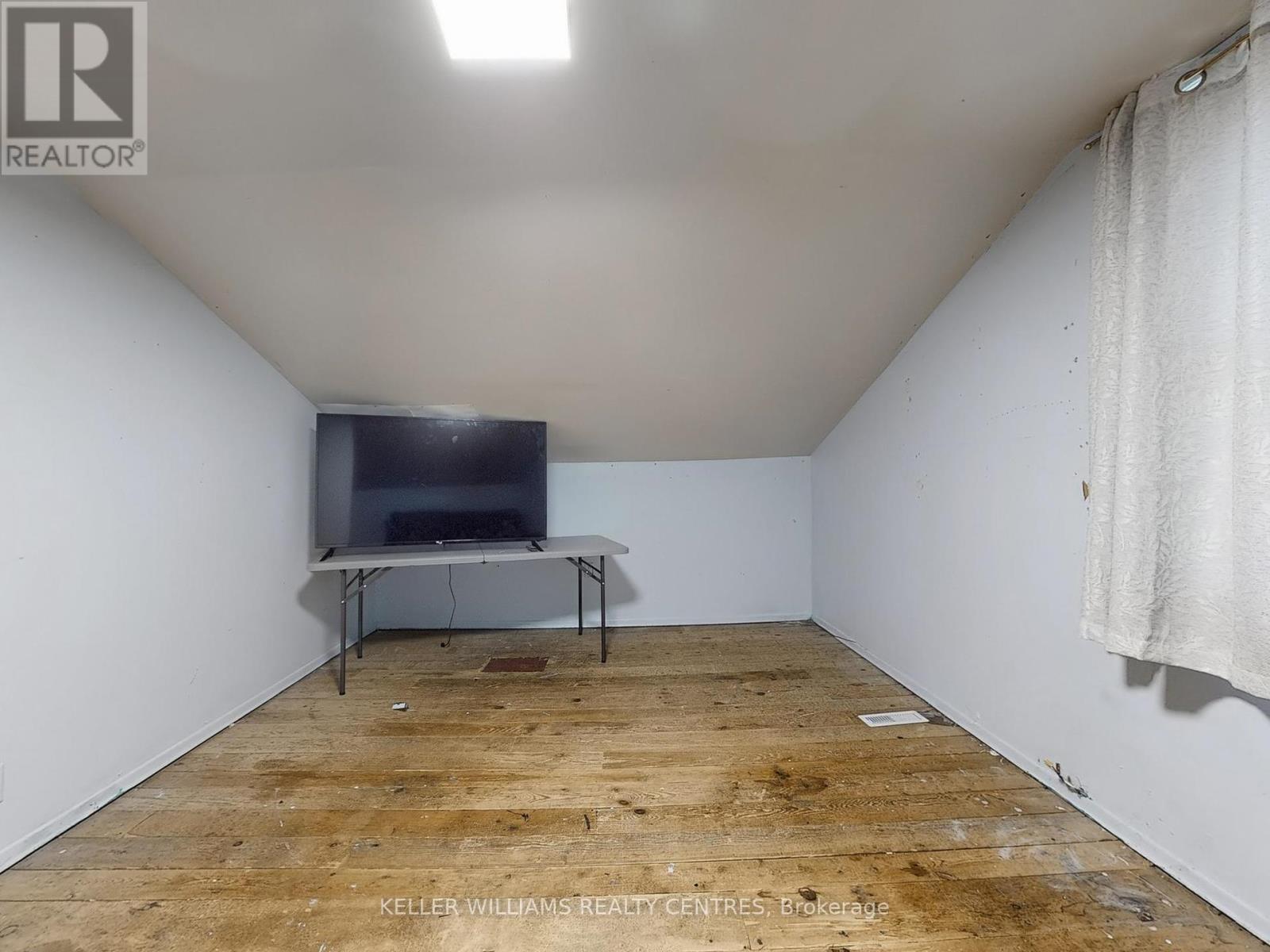 Photo 34 of 758 Srigley Street, Newmarket ON