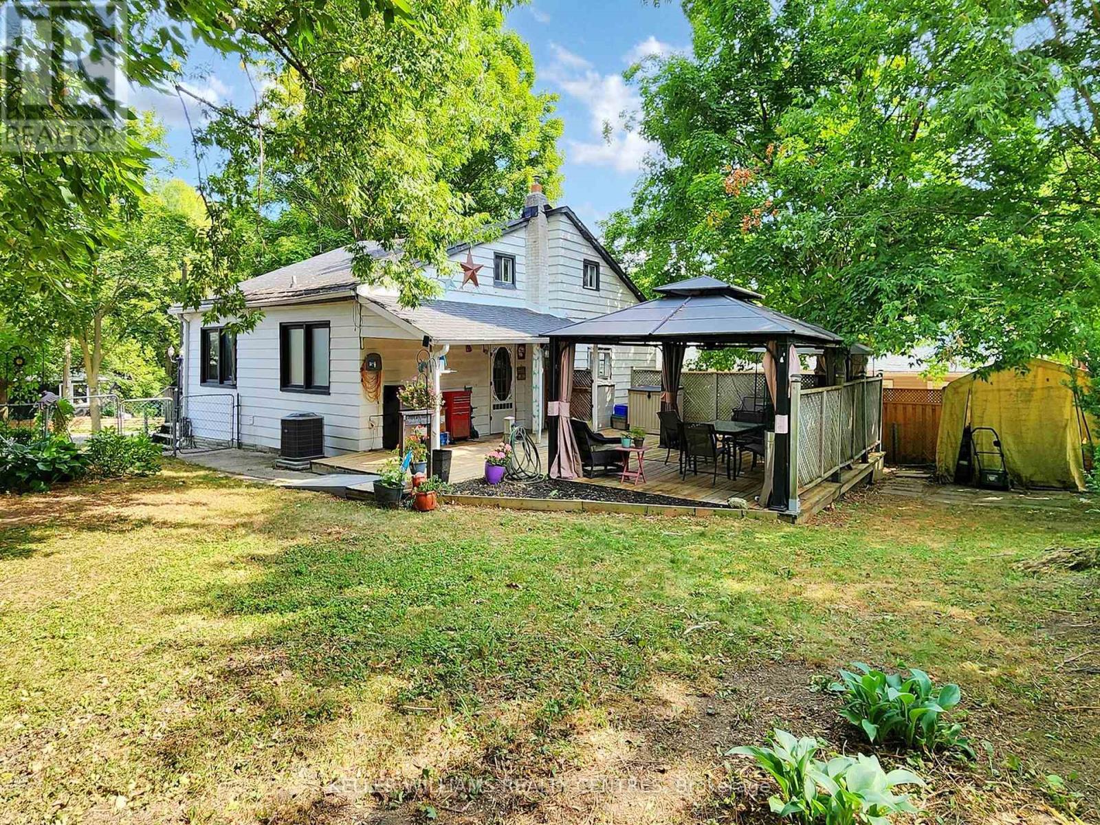 Photo 21 of 758 Srigley Street, Newmarket ON