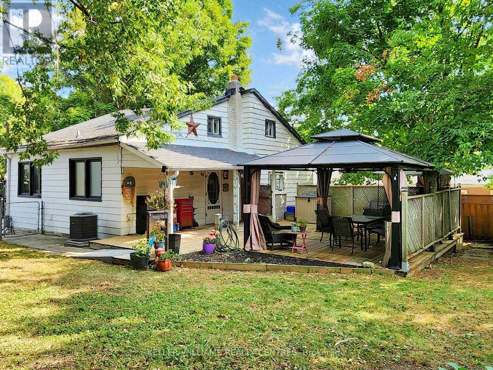 Photo 4 of 758 Srigley Street, Newmarket ON
