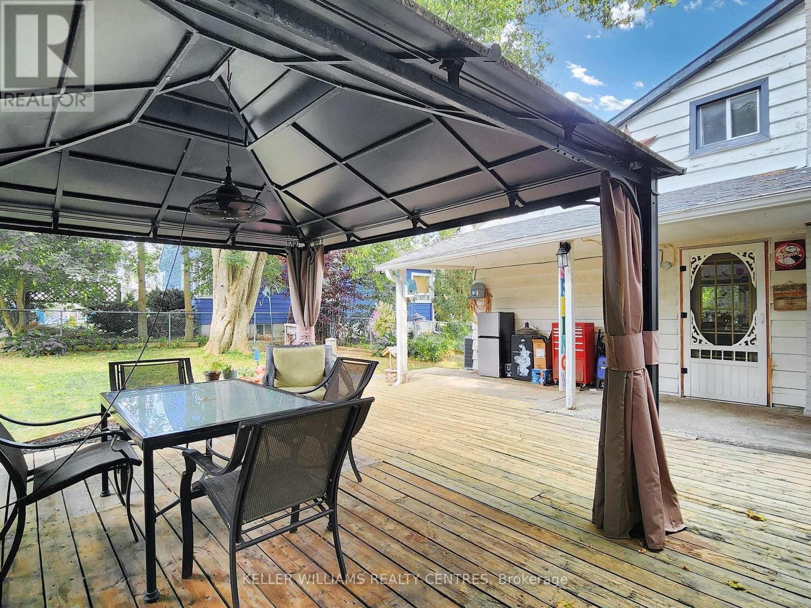 Photo 7 of 758 Srigley Street, Newmarket ON