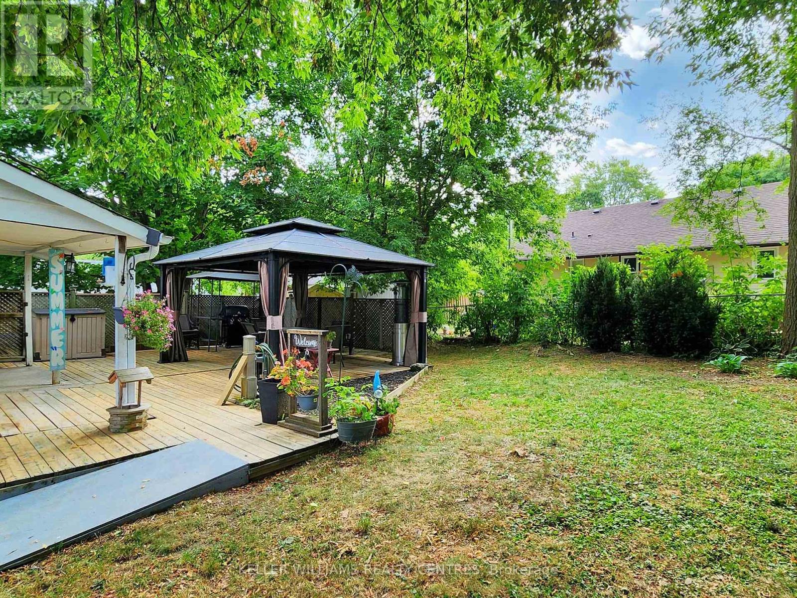Photo 3 of 758 Srigley Street, Newmarket ON
