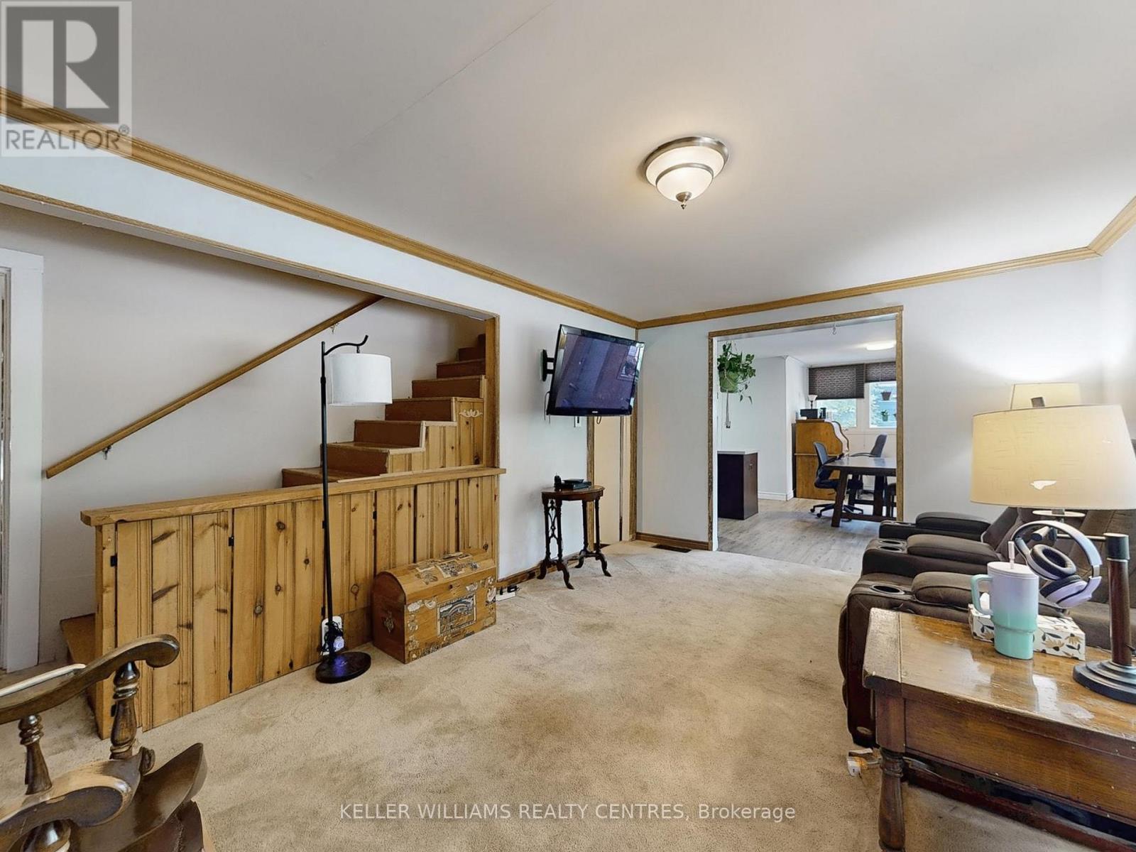 Photo 9 of 758 Srigley Street, Newmarket ON