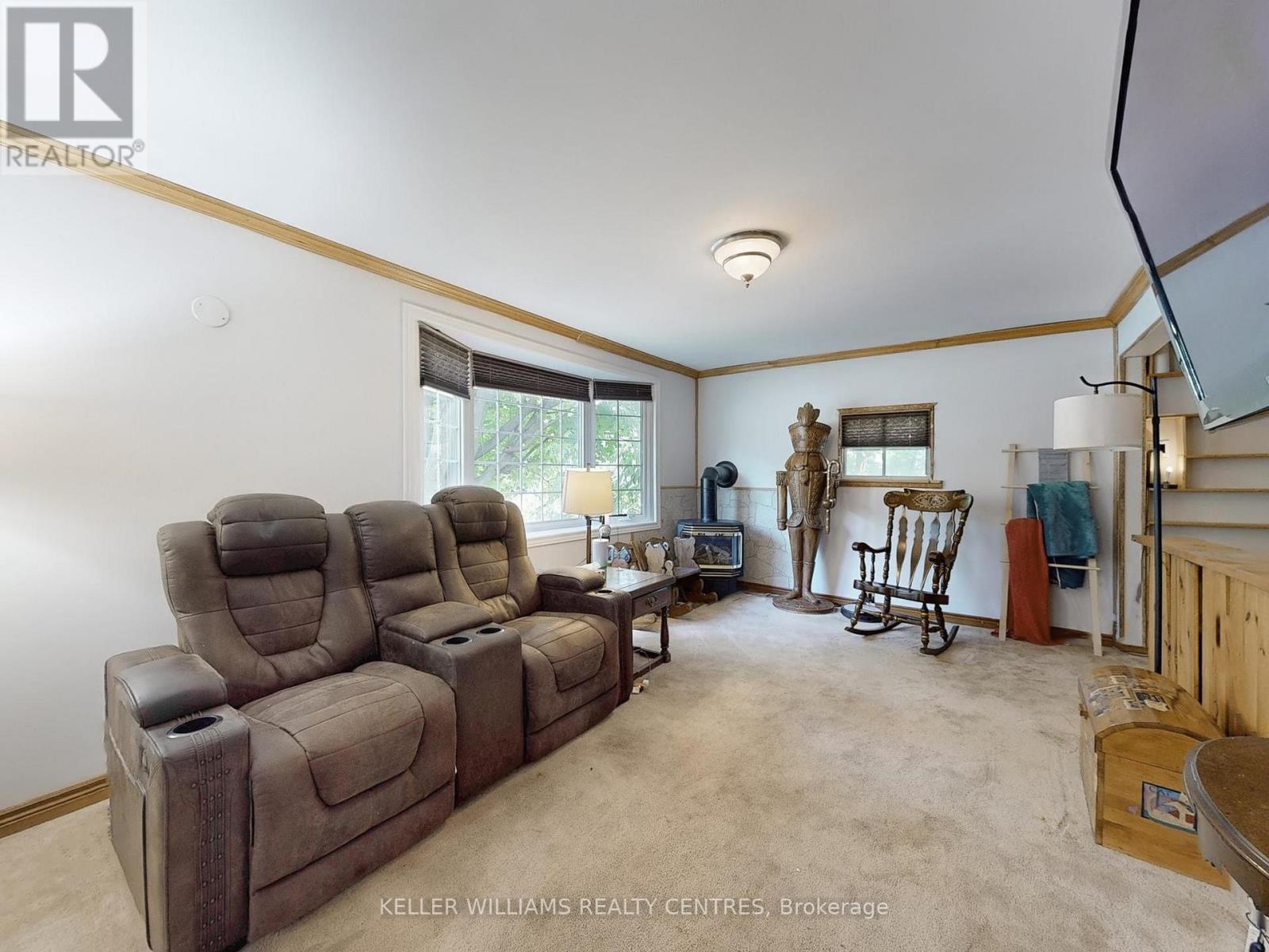 Photo 42 of 758 Srigley Street, Newmarket ON