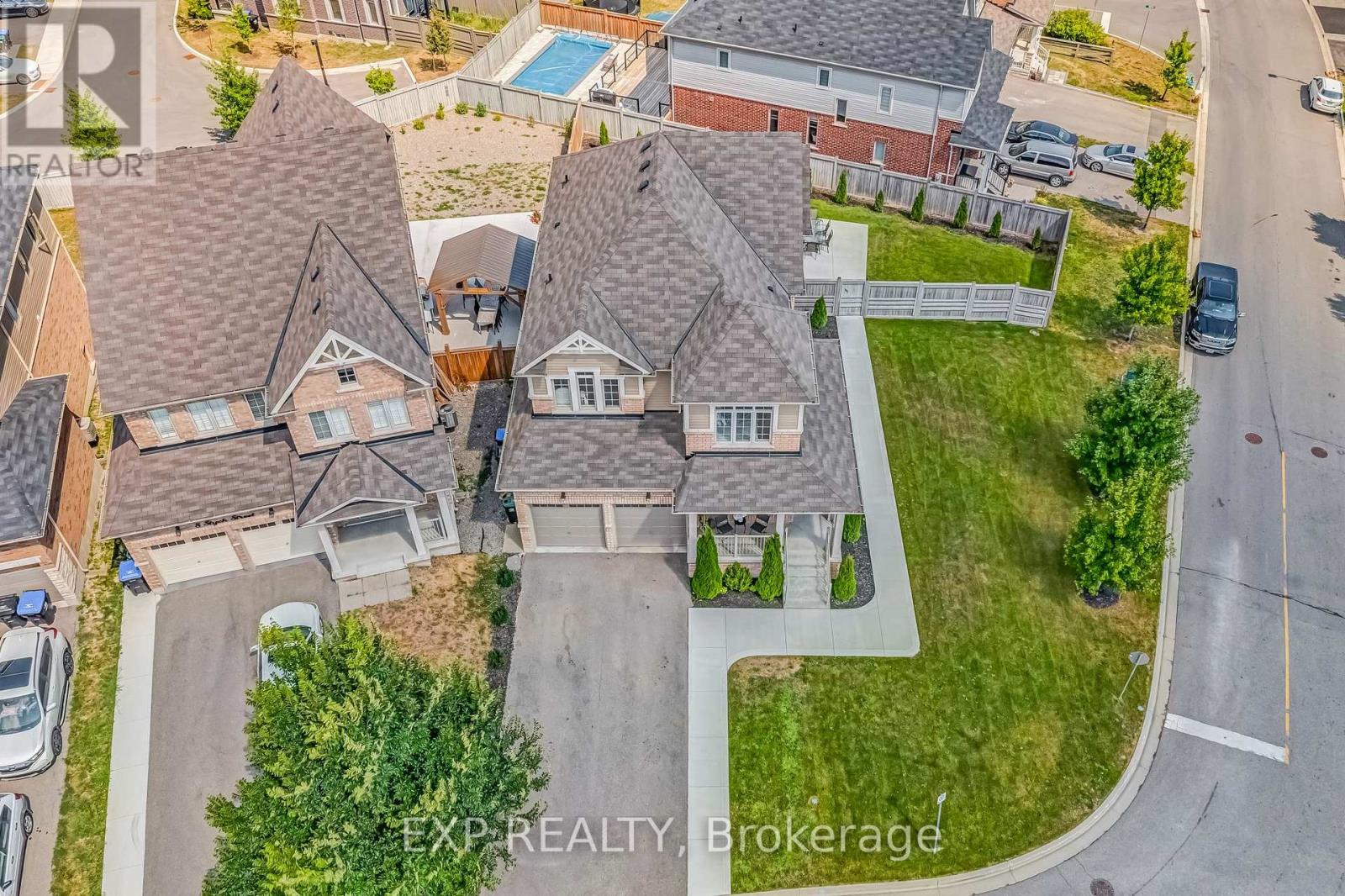 Photo 2 of 10 Stych Street, New Tecumseth ON
