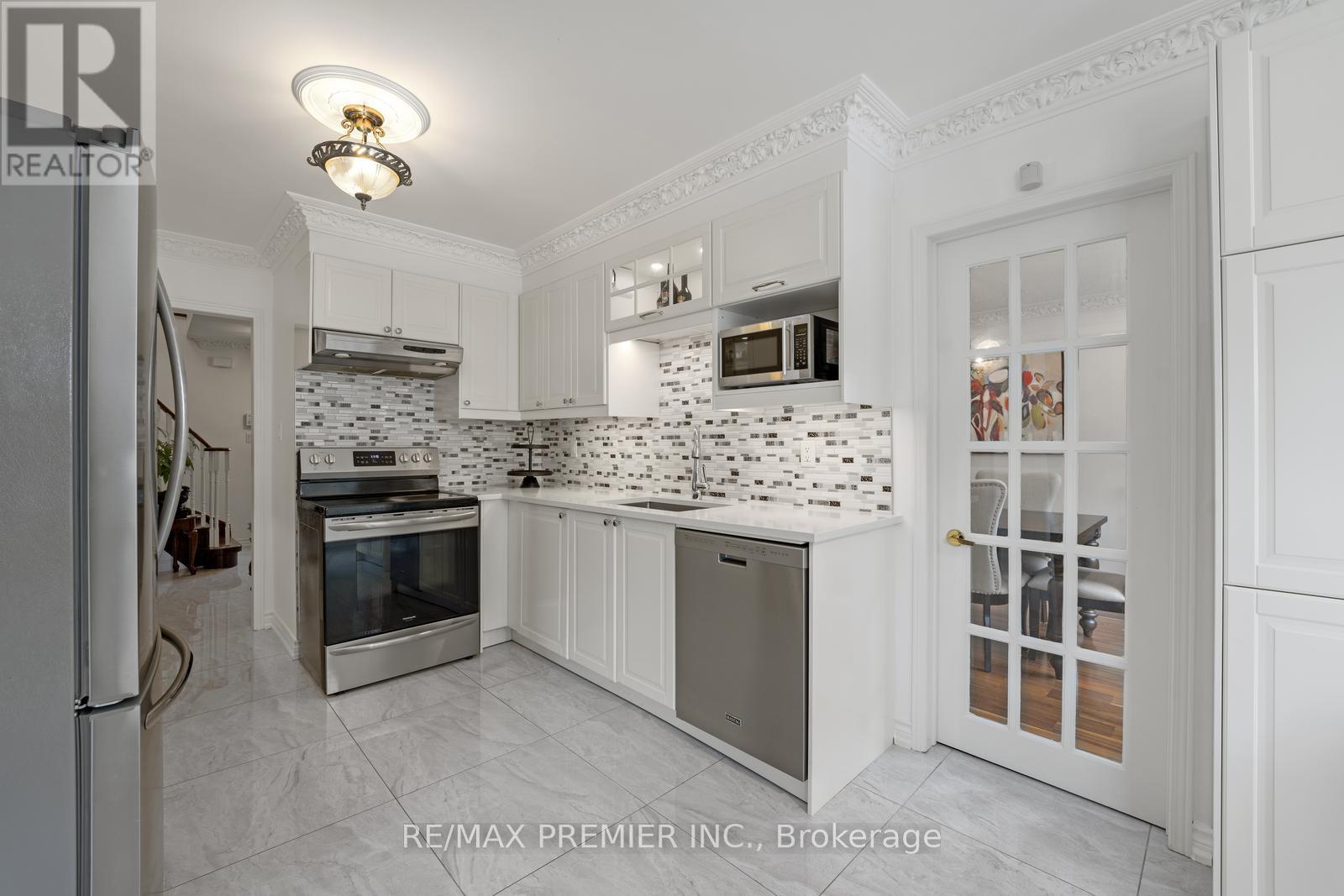 Photo 30 of 127 Oconnor Crescent, Richmond Hill ON