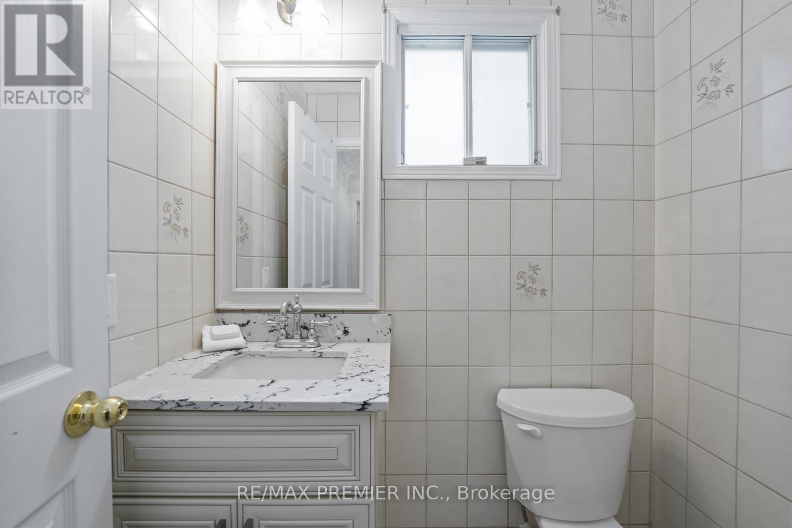 Photo 31 of 127 Oconnor Crescent, Richmond Hill ON