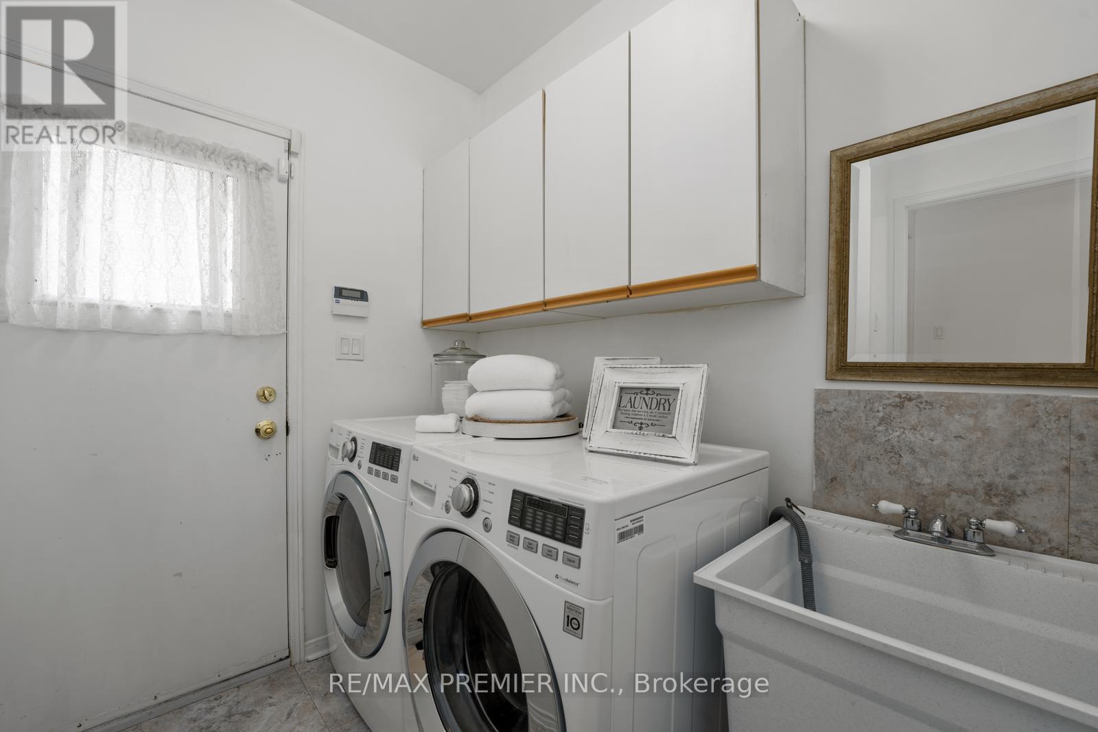 Photo 9 of 127 Oconnor Crescent, Richmond Hill ON