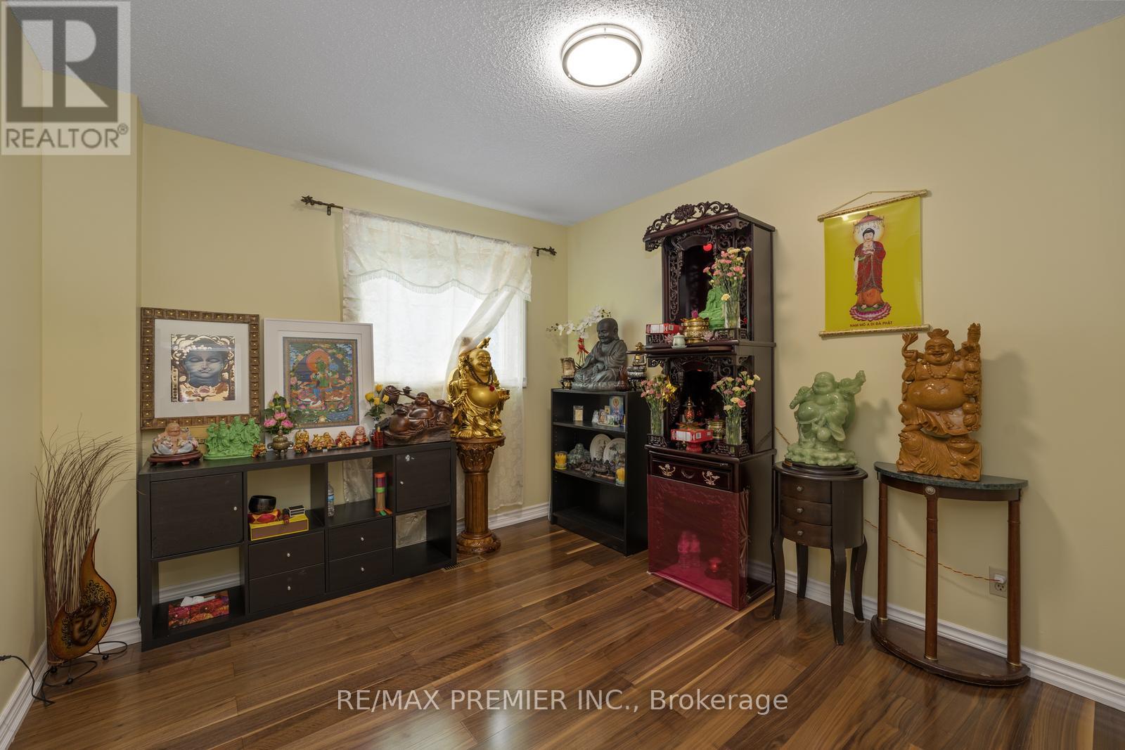 Photo 11 of 127 Oconnor Crescent, Richmond Hill ON