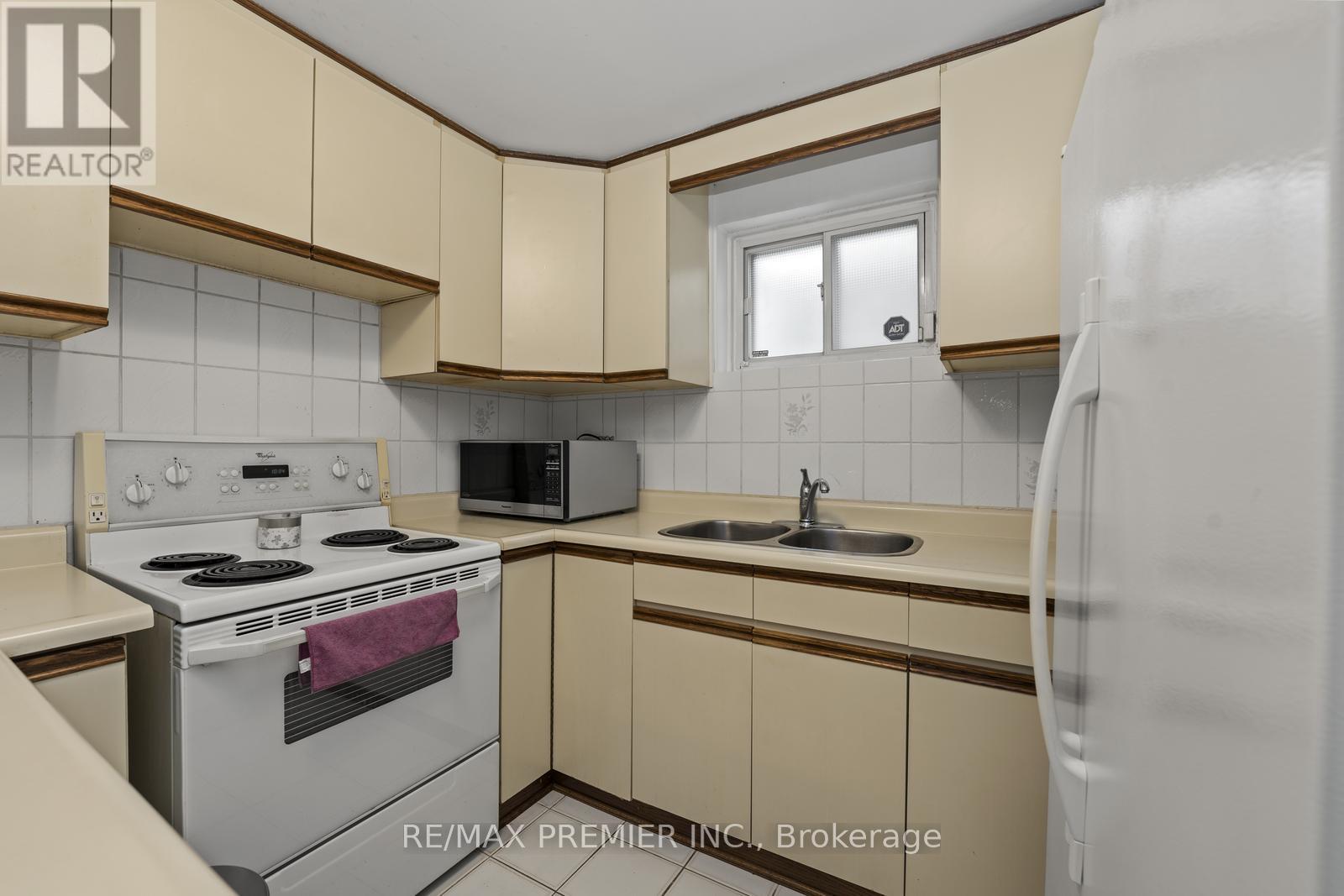 Photo 14 of 127 Oconnor Crescent, Richmond Hill ON