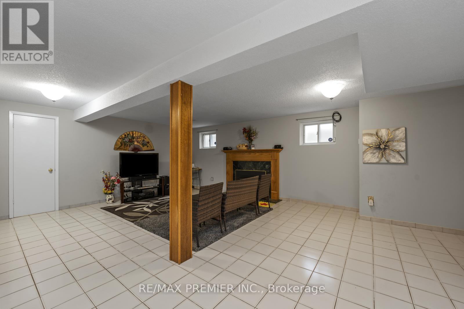 Photo 24 of 127 Oconnor Crescent, Richmond Hill ON
