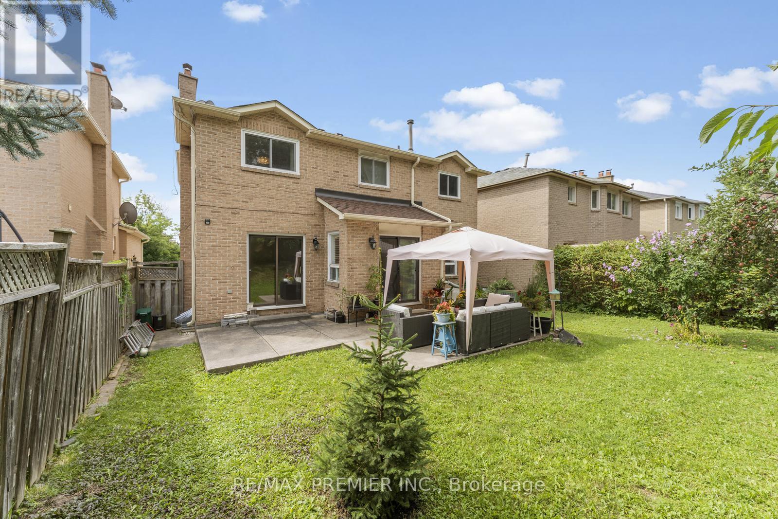 Photo 7 of 127 Oconnor Crescent, Richmond Hill ON