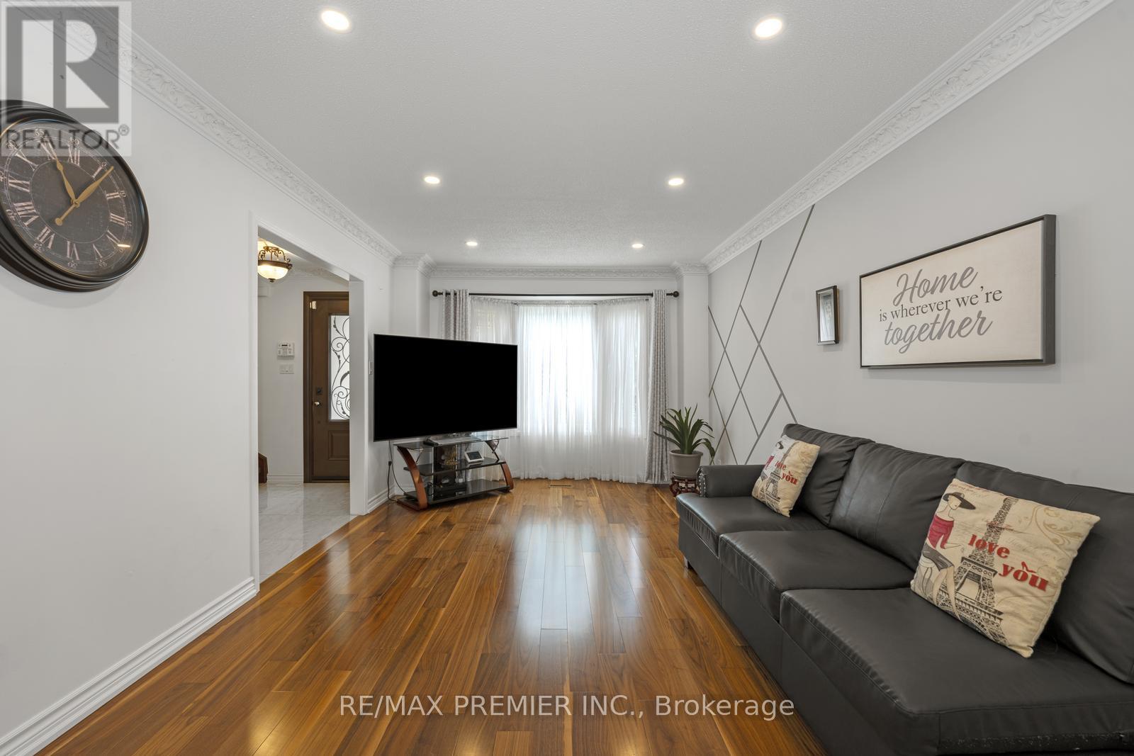 Photo 36 of 127 Oconnor Crescent, Richmond Hill ON