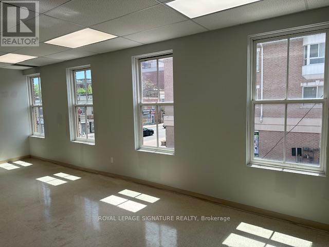 Photo 2 of 202 B 10132 Yonge Street, Richmond Hill ON