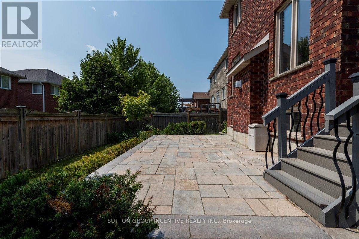 Photo 17 of 169 Birkhall Place, Barrie ON