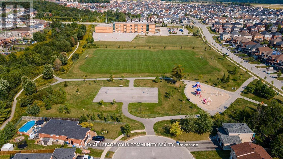 Photo 32 of 181 Succession Crescent, Barrie ON