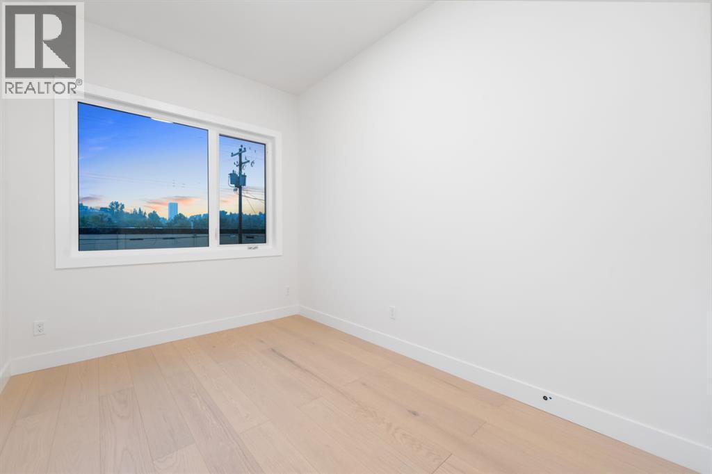 Single Family House for Sale in   Avenue NW West Hillhurst Calgary 