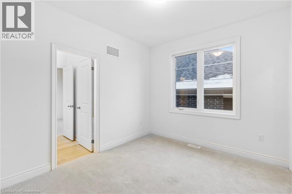 Photo 21 of 117 Rowe Street, Bradford West Gwillimbury ON