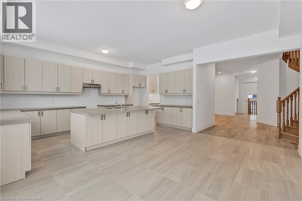 Photo 8 of 117 Rowe Street, Bradford West Gwillimbury ON