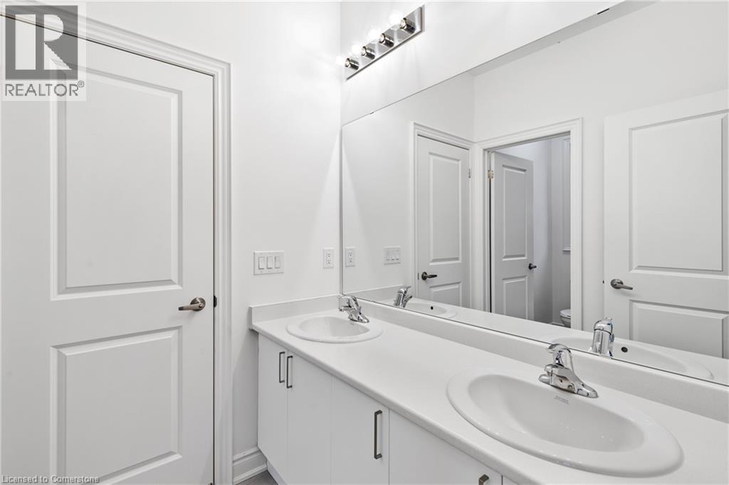 Photo 33 of 117 Rowe Street, Bradford West Gwillimbury ON