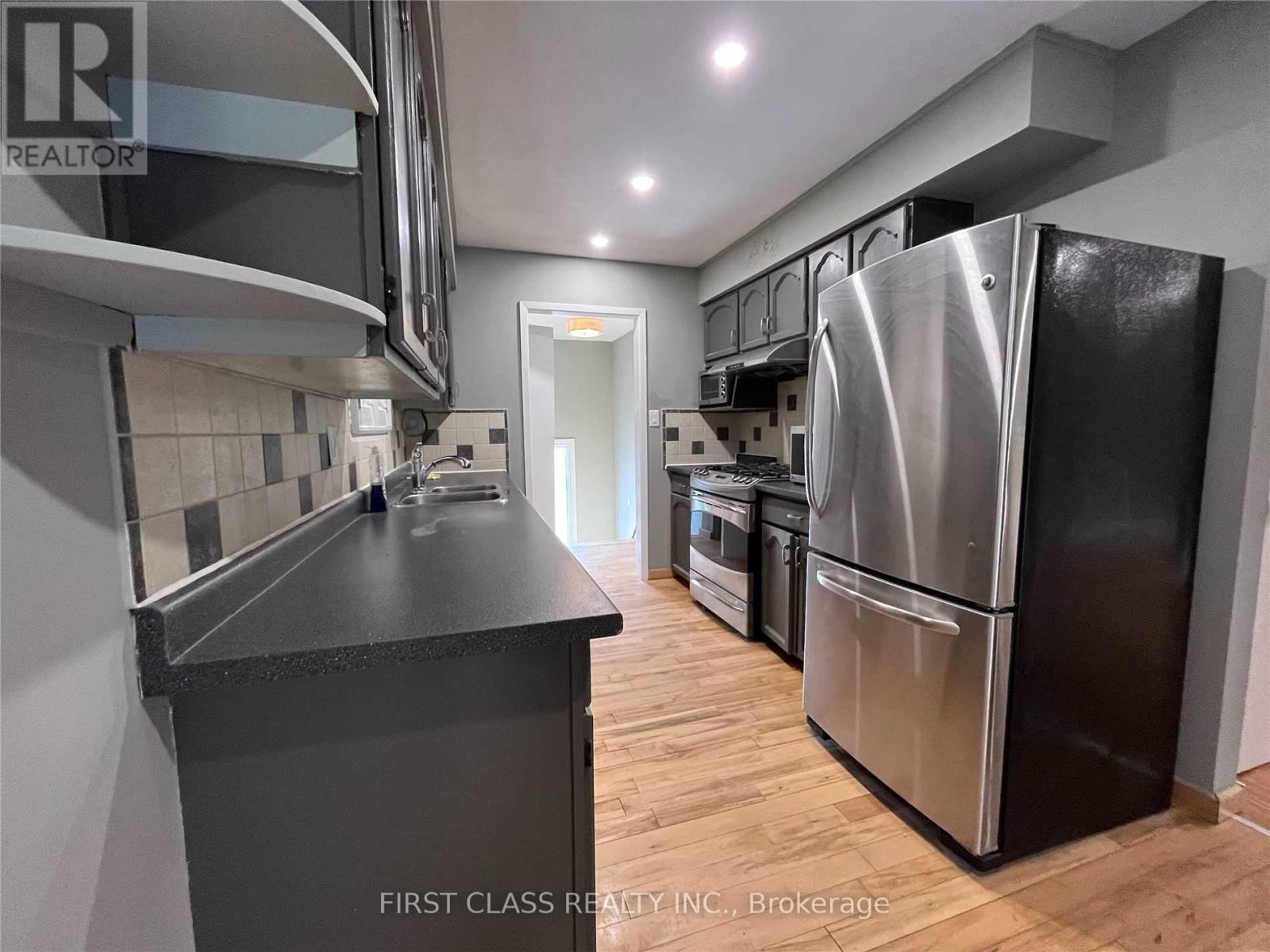 Photo 4 of Upper 2571 Palisander Avenue, Mississauga ON