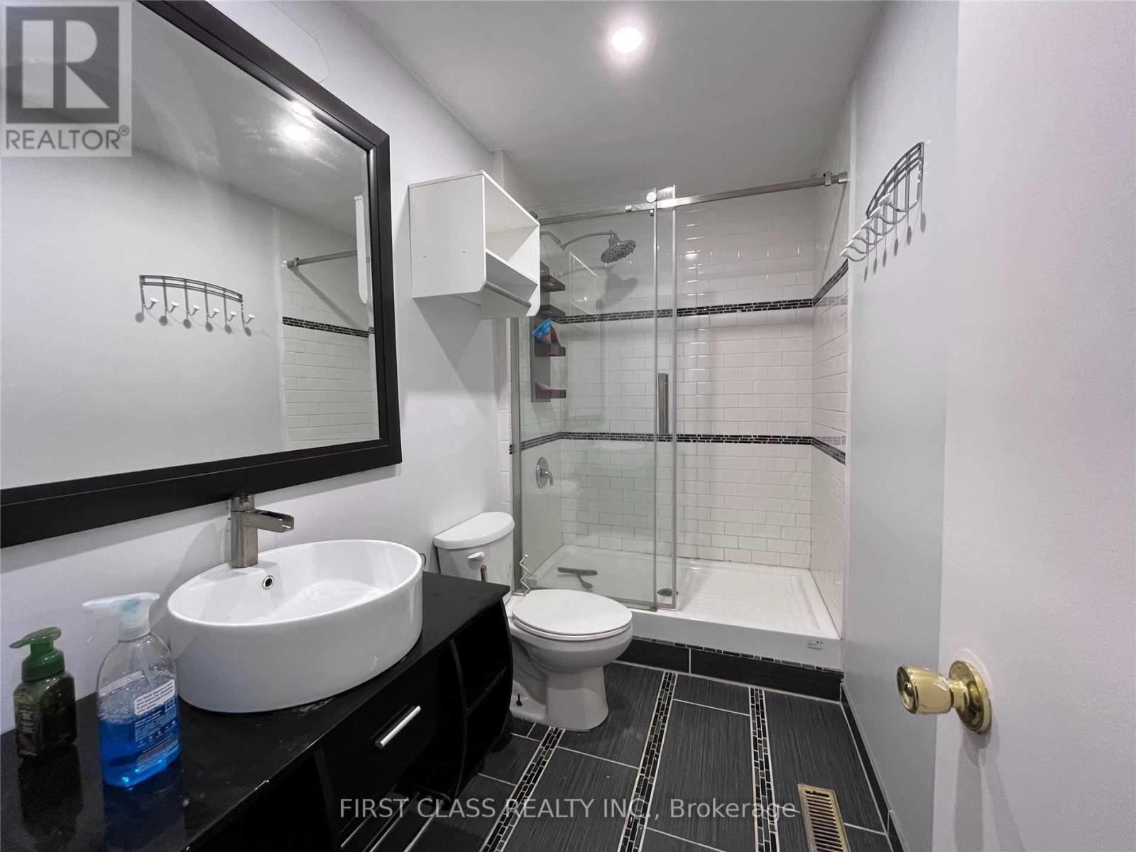 Photo 5 of Upper 2571 Palisander Avenue, Mississauga ON