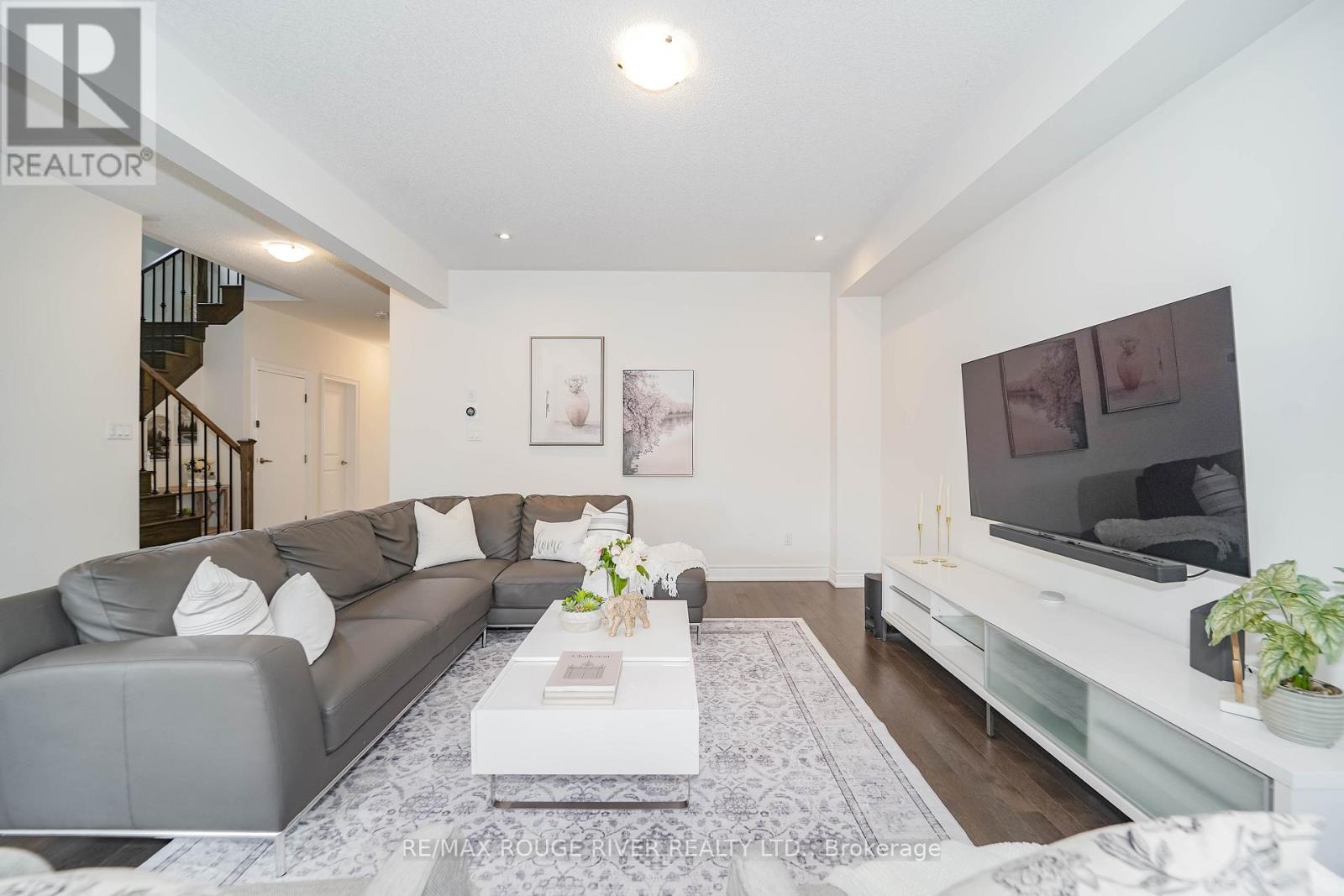 Photo 13 of 195 Lionhead Golf Club Road, Brampton ON