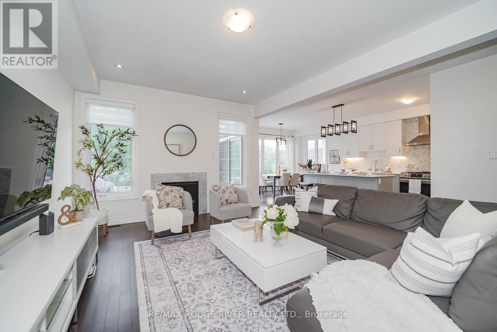 Photo 15 of 195 Lionhead Golf Club Road, Brampton ON