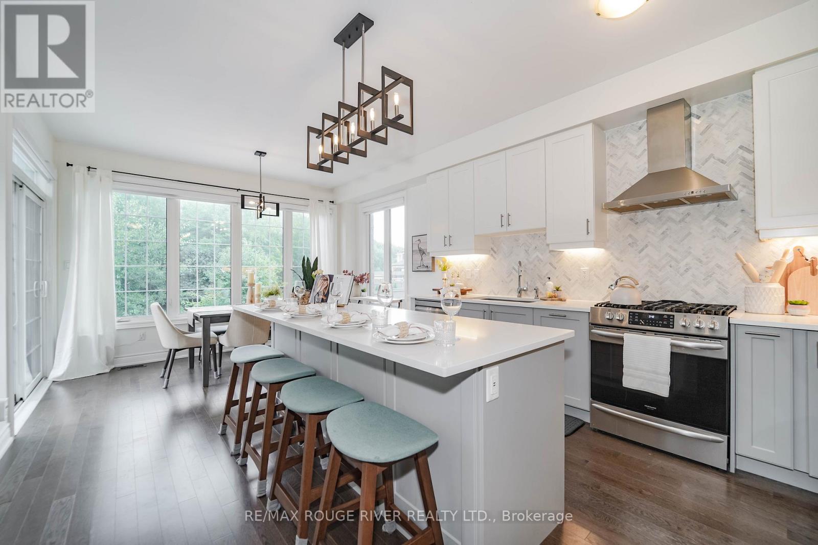 Photo 20 of 195 Lionhead Golf Club Road, Brampton ON