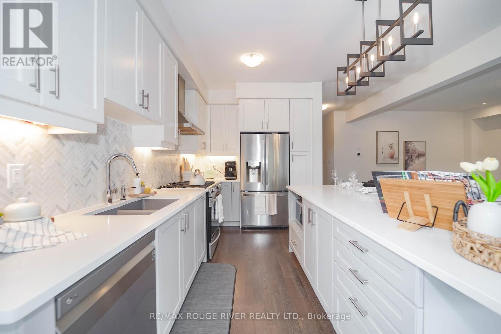 Photo 22 of 195 Lionhead Golf Club Road, Brampton ON